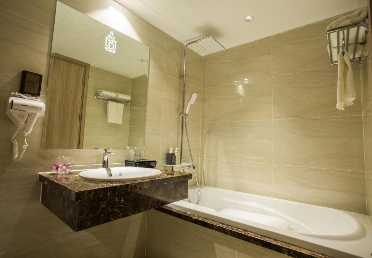 8B Hotel & Spa โฮจิมินห์ซิตี้ ภายนอก รูปภาพ